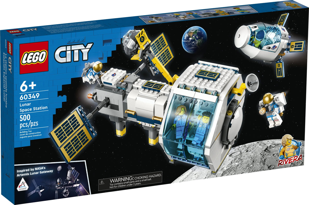 Building Toy Model Set with 5 Astronaut Minifigures W884