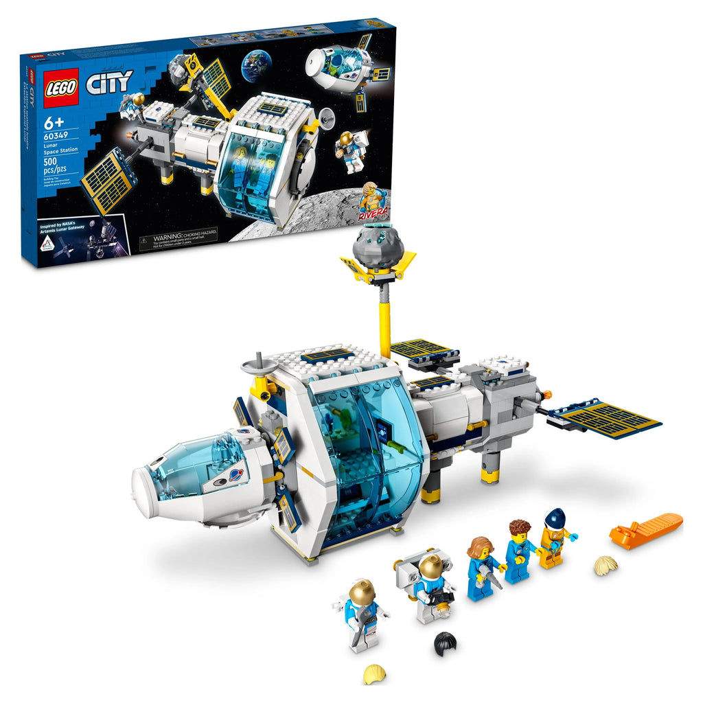 Building Toy Model Set with 5 Astronaut Minifigures W884